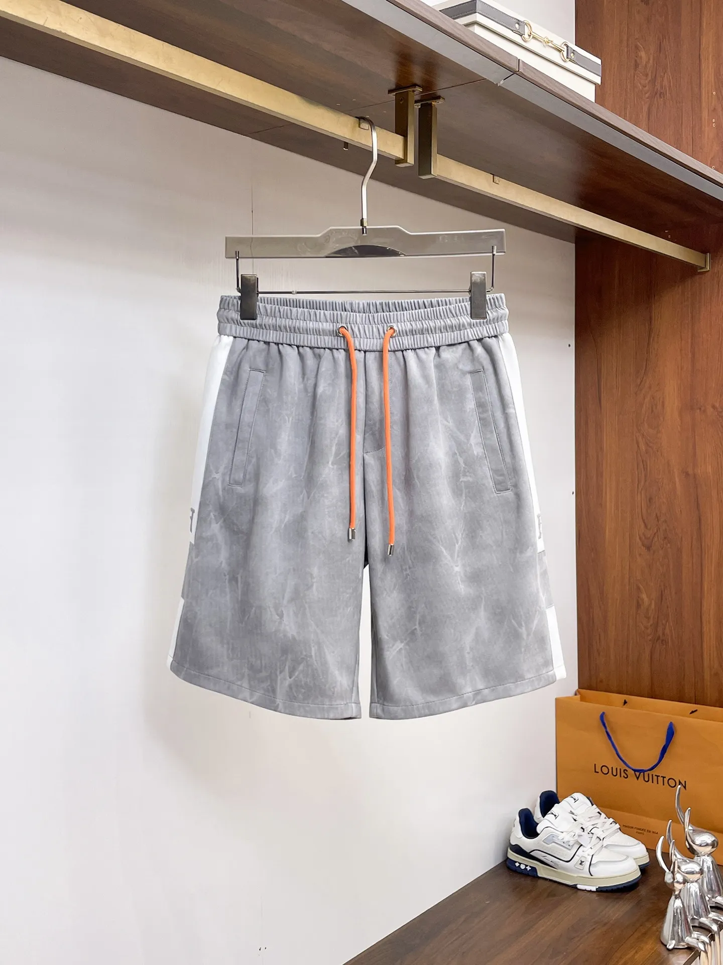 Hermès three-standard complete 2026 summer New Arrival men's casual shorts, advanced custom-made Breathable fabric, Breathable fabric, extremely stretchy and comfortable, impeccable details, top-grade accessories, original logo design concept, delicate and soft feel! The upper body fit is awesome! Size: M-XXXL Please state your height and weight when ordering
